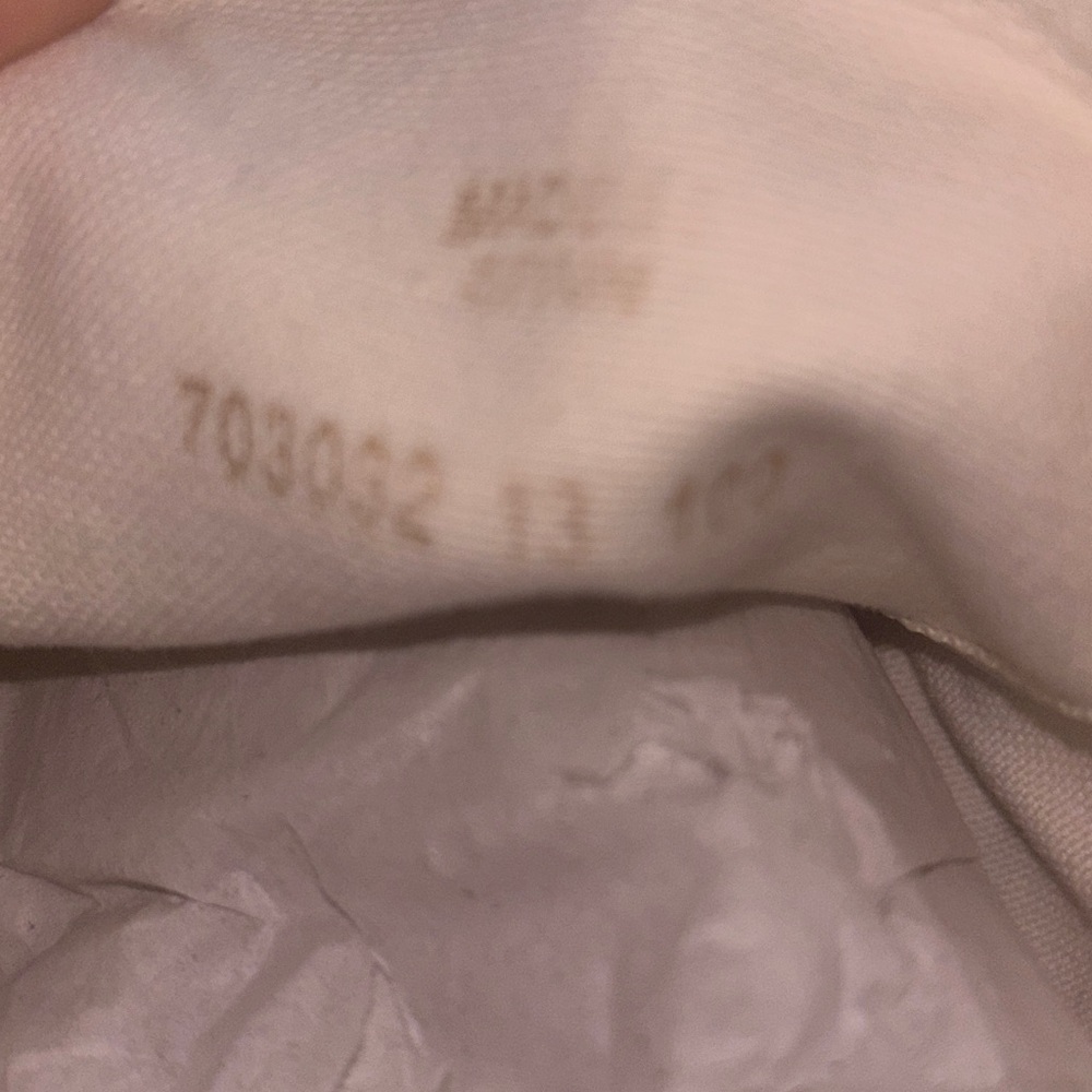 Gucci White Sneakers with Red and Blue Accents. Accepting all offers! - Picture 9 of 11